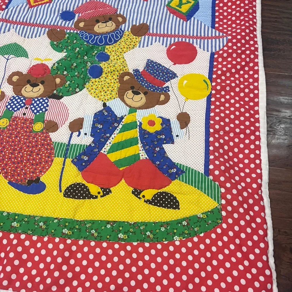 Vtg Handmade Circus Teddy Bear Clown Applique Baby Quilt Red Polka Dot 34x43